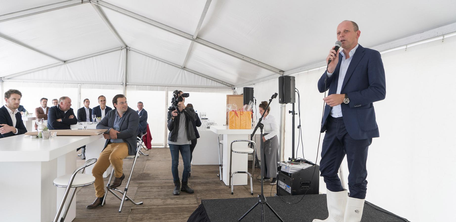 Eerste paal nieuw distributiecentrum Bleizo geslagen